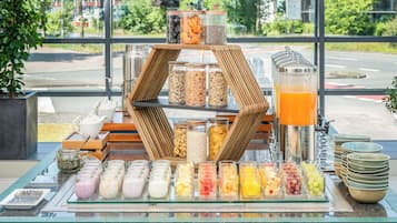 Petit déjeuner buffet (22.5 EUR par personne)