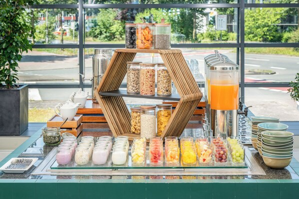 Tägliches Frühstücksbuffet gegen Gebühr