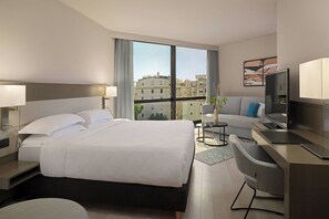 普通客房, 1 張特大雙人床及 1 張梳化床, 海景 | 高級寢具、房內夾萬、書桌、手提電腦工作空間