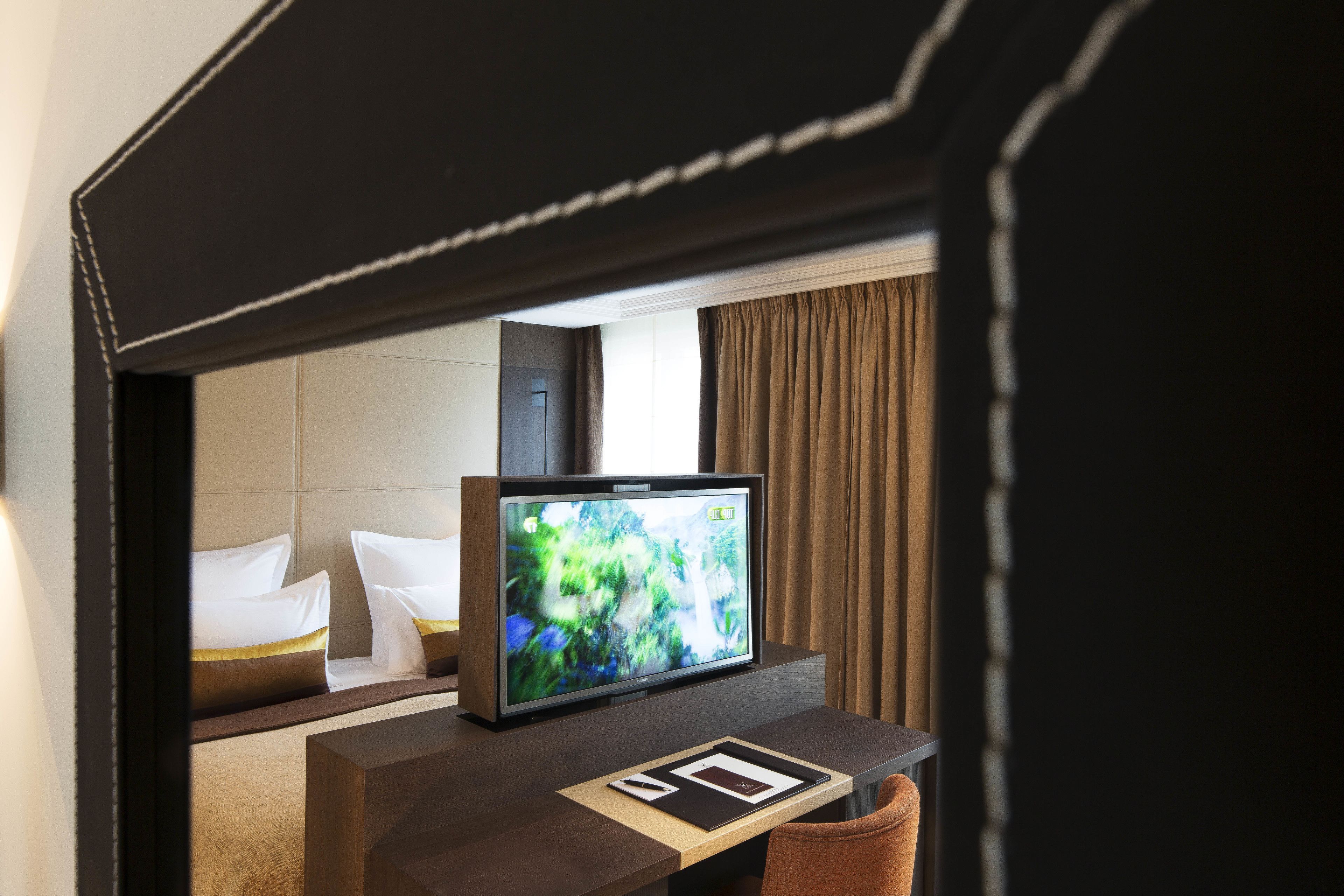 deluxe room | in-room business centre