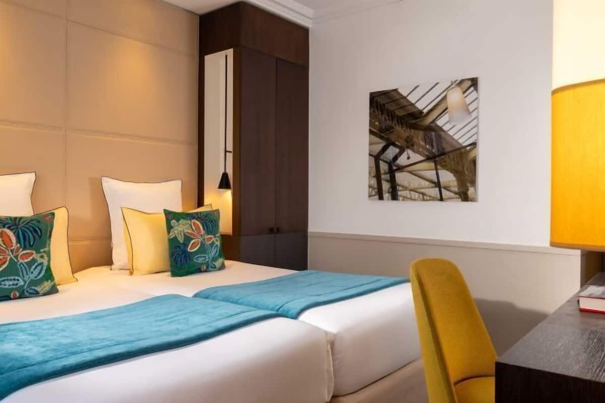 1 bedroom, in-room safe, desk, blackout curtains