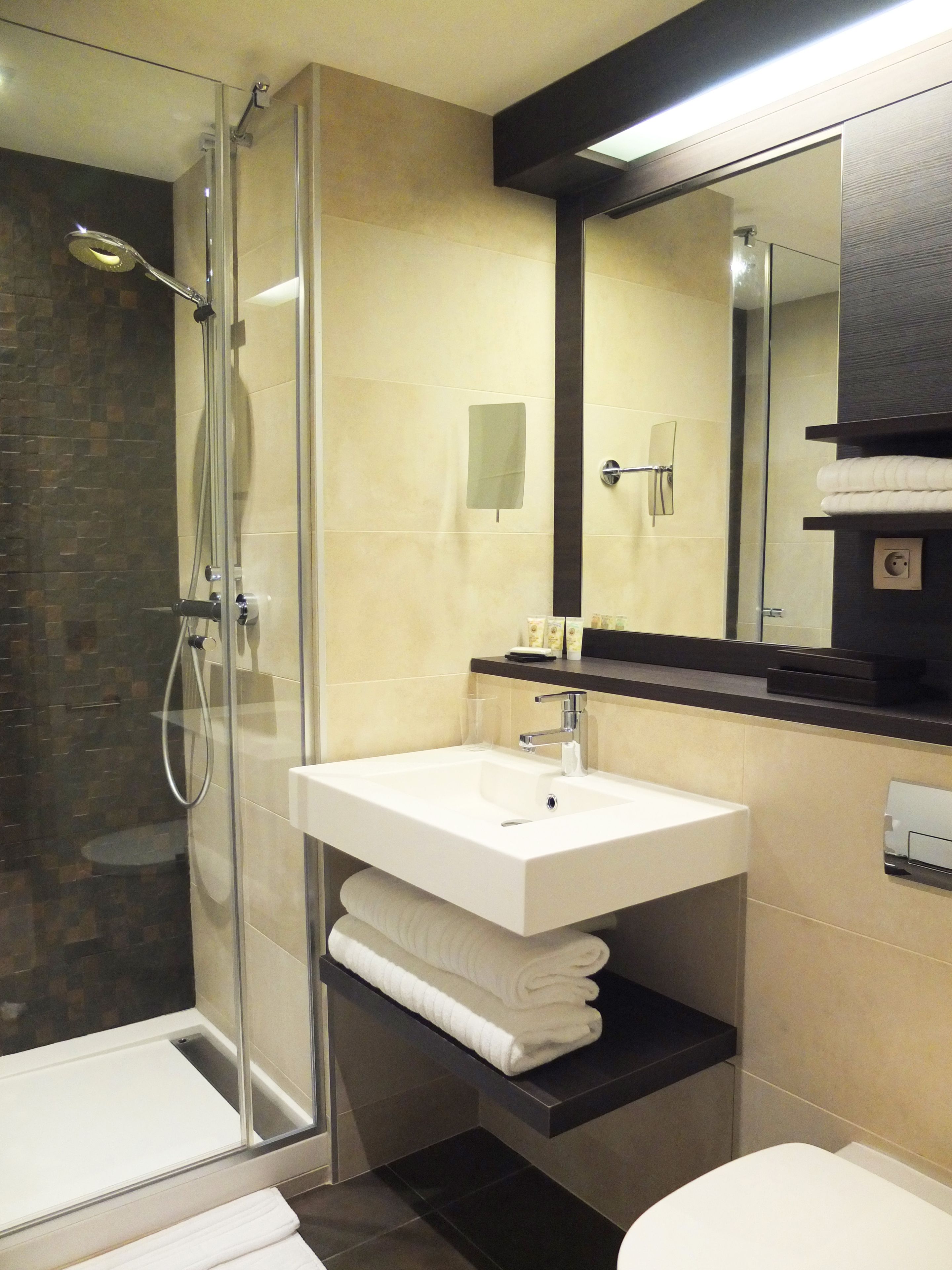 hair dryer, towels, shampoo