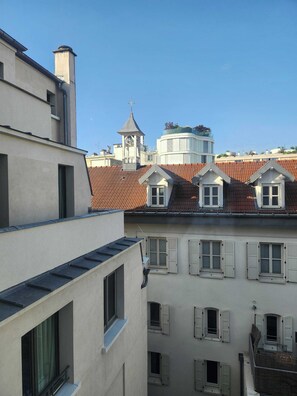 A multi-story building with a mix of architectural styles, including a tower with a spire and a rounded building with a flat roof. - Villa Saxe Eiffel (Paris)