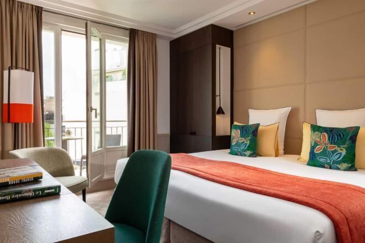 1 bedroom, in-room safe, desk, blackout curtains