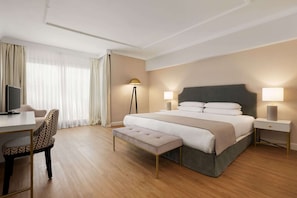 Executive-Zimmer | Hochwertige Bettwaren, Minibar, Zimmersafe, Schreibtisch