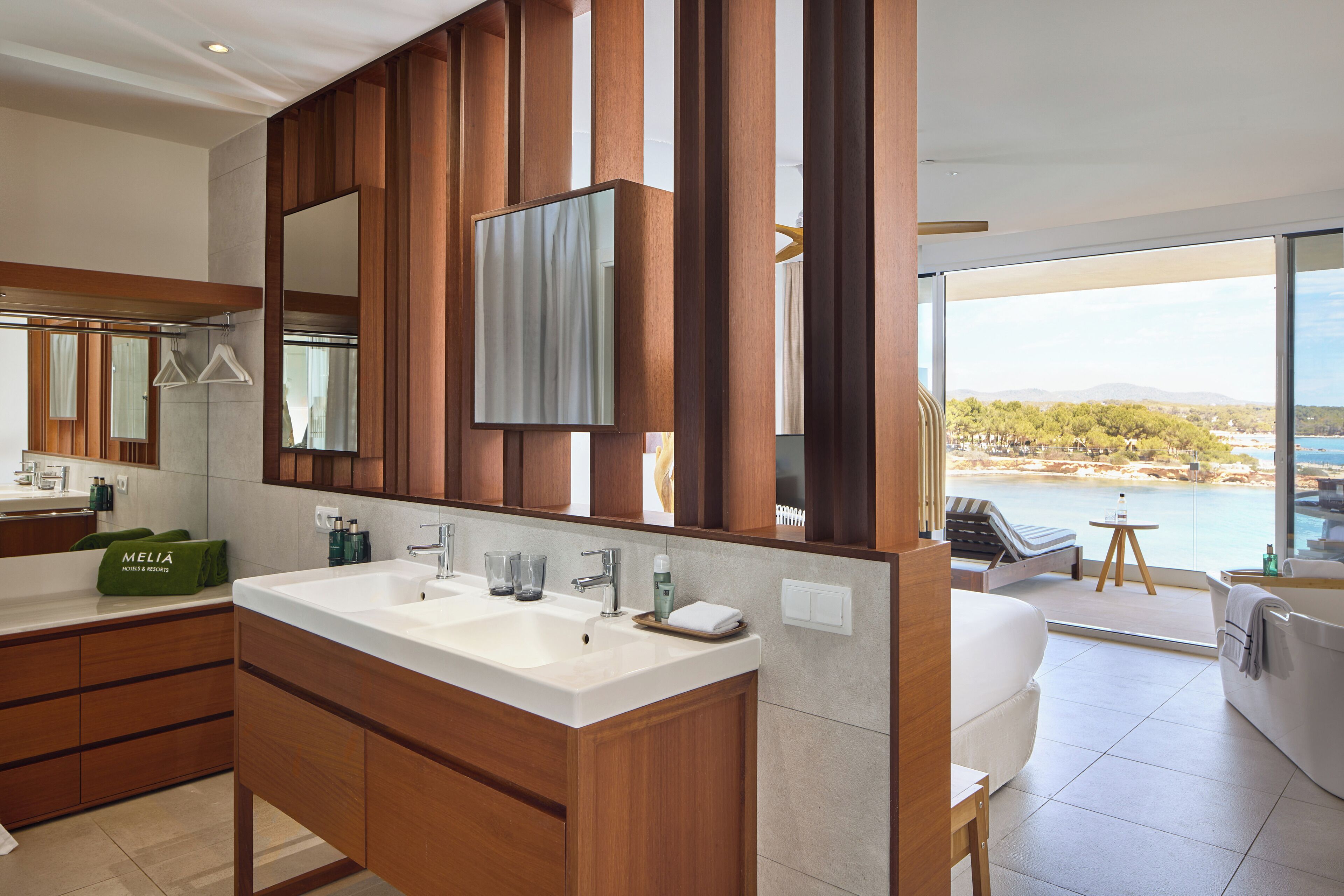 the level junior suite supreme sea view | bathroom | free toiletries, hair dryer, towels, soap