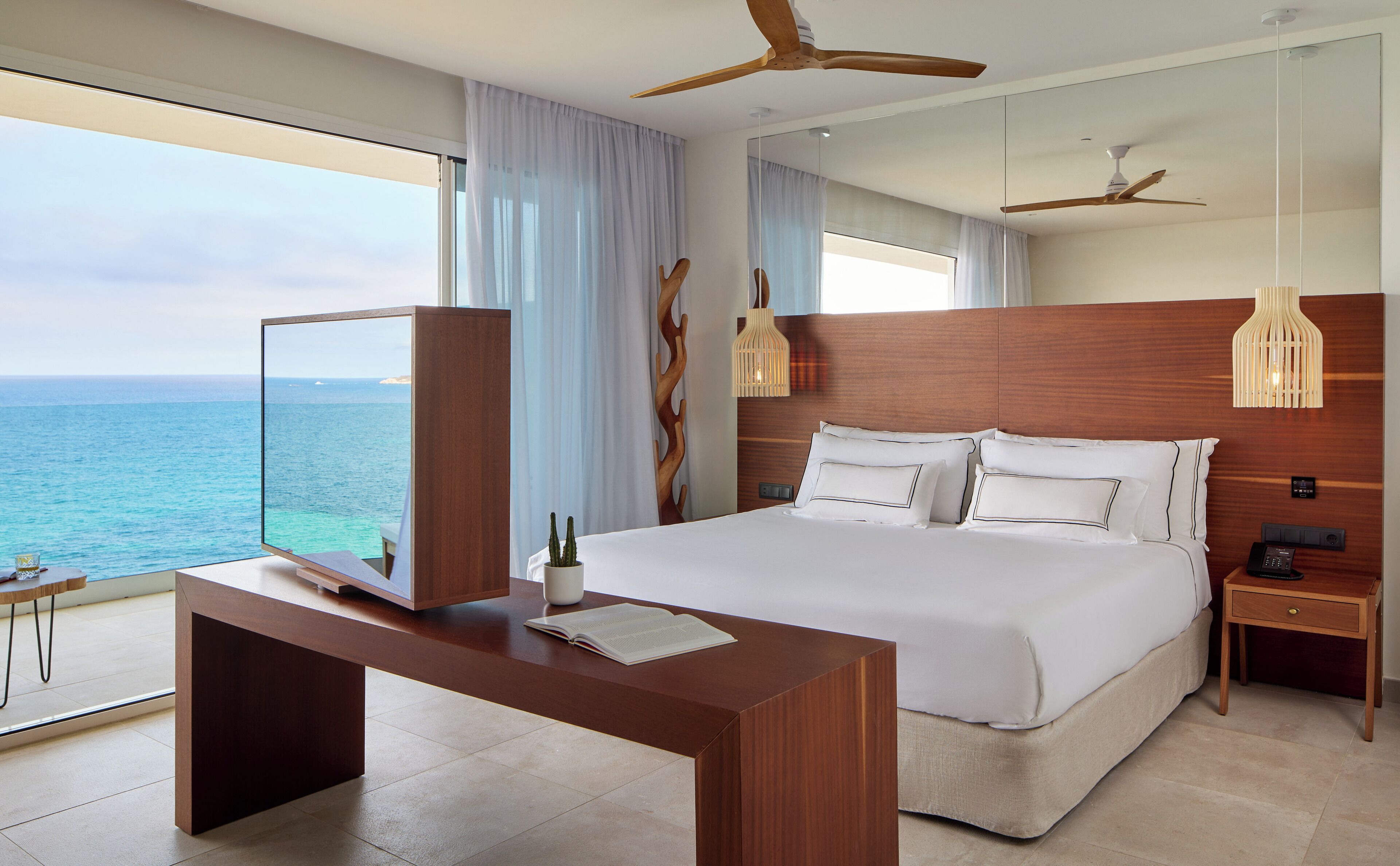 suite, sea view (the level) | 1 bedroom, minibar, in-room safe, desk