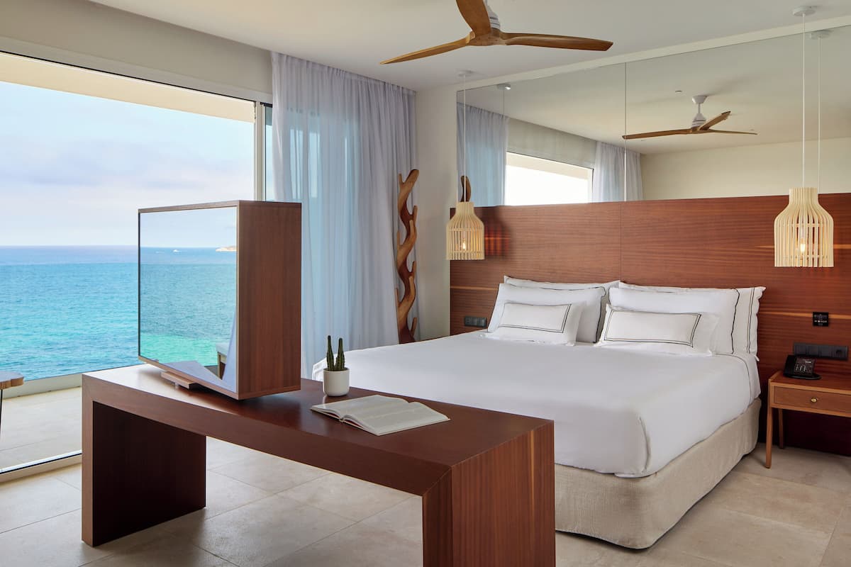 suite, sea view (the level) | 1 bedroom, minibar, in-room safe, desk