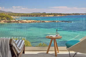 The Level Junior Suite Supreme Sea View | Minibaari, tallelokero huoneessa, ilmainen Wi-Fi, vuodevaatteet