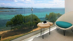 ミニバー、セーフティボックス (室内)、デスク、WiFi (無料)