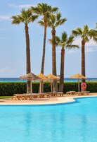 2 piscinas al aire libre, tumbonas