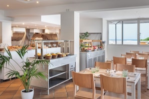 2 Restaurants, Frühstück, Mittagessen, Abendessen, internationale Küche