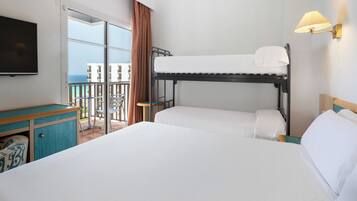 Chambre Standard, vue mer (with Bunk beds 2 adults + 2 children)