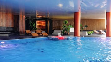 Sauna, hot tub, steam room