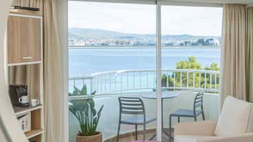 The Loft Sea View | Free minibar items, in-room safe, iron/ironing board, free WiFi