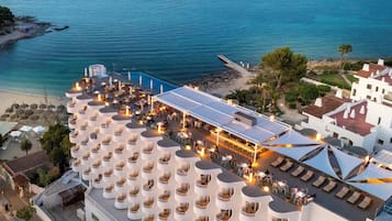 3 restaurants, serveren ontbijt, lunch, diner, Mediterrane gerechten