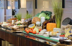 A buffet with a variety of cheeses, fruits, and vegetables. - INNSiDE by Meliá Ibiza Beach (Sant Josep de sa Talaia)
