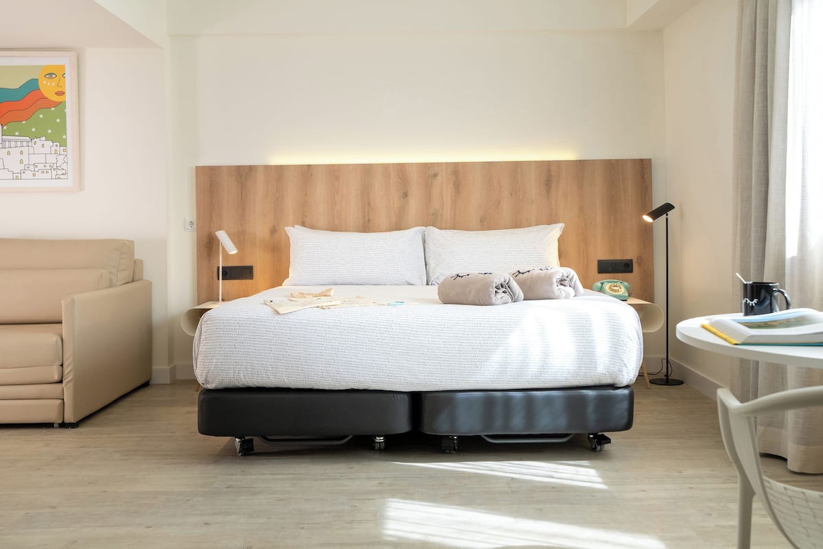 Free minibar items, in-room safe, iron/ironing board, free WiFi