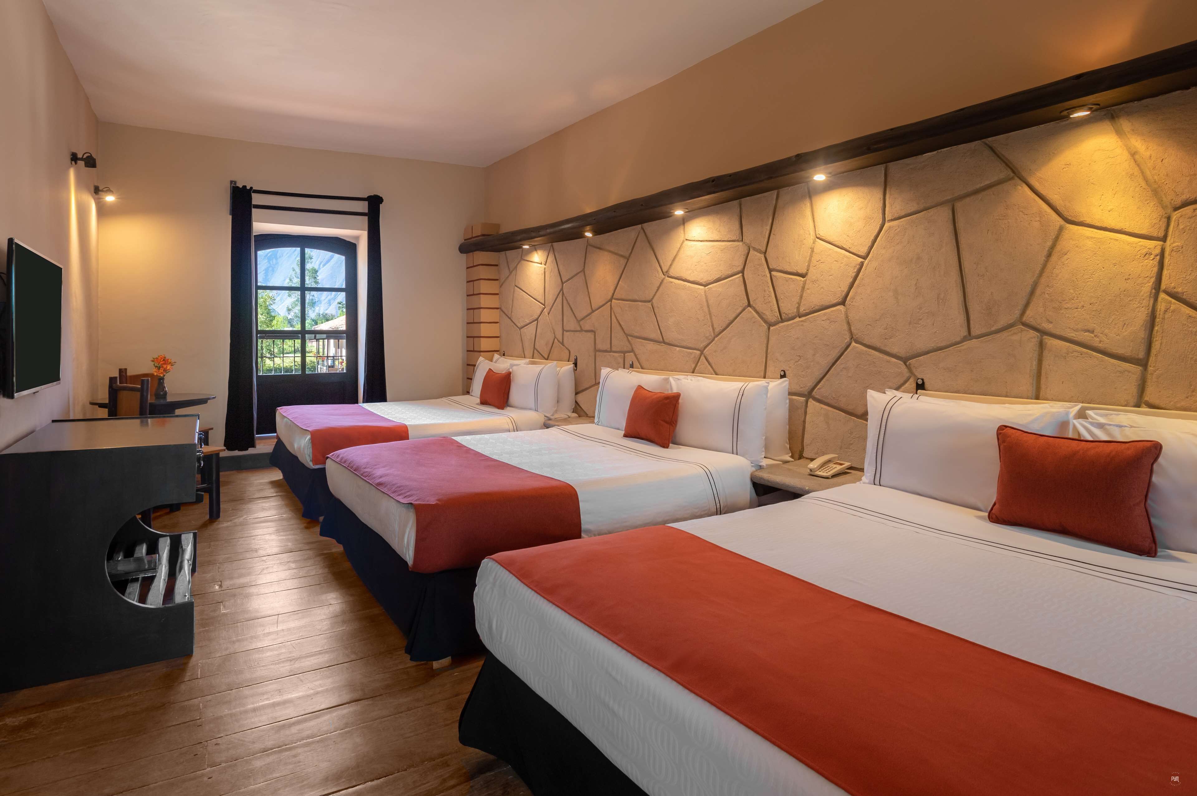 standard triple room | 1 bedroom, premium bedding, in-room safe, desk