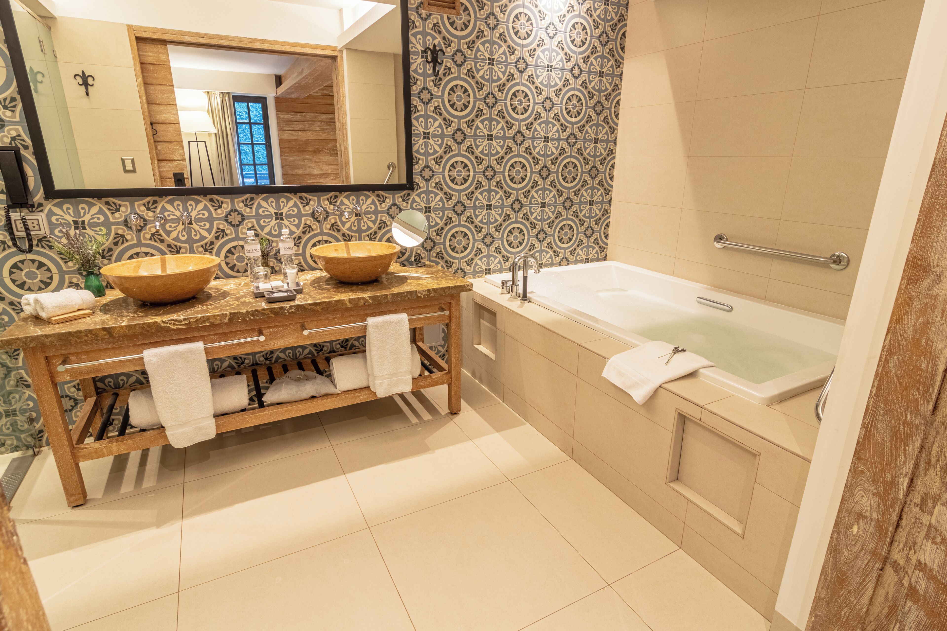 presidential suite | bathroom | hair dryer, towels, soap, shampoo