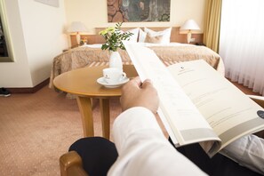 Literie hypoallergénique, coffres-forts dans les chambres, bureau