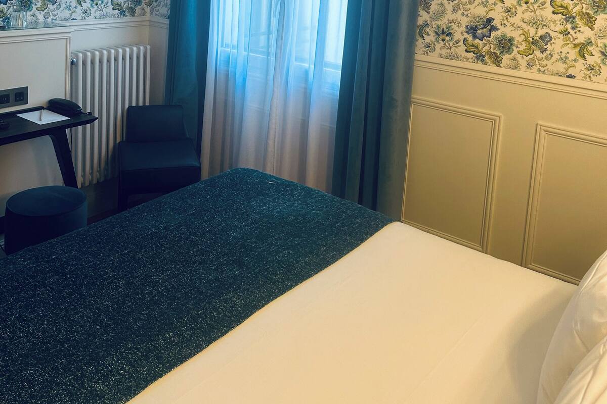 Standaard kamer | Luxe beddengoed, pillowtop-bedden, een minibar met enkele gratis items