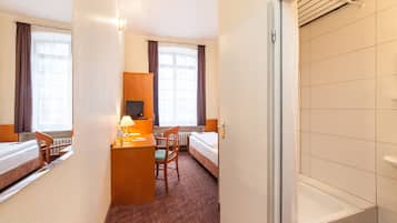 Economy Single Room, 1 Twin Bed | Hypo-allergenic bedding, in-room safe, desk, free cribs/infant beds