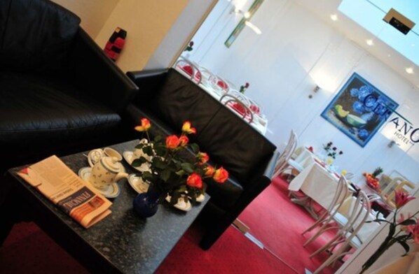 Lobby sitting area - Cerano City Hotel Köln am Dom (Cologne)