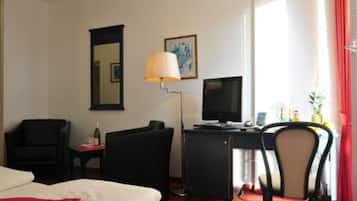 Double Room | Hypo-allergenic bedding, desk, blackout drapes, iron/ironing board