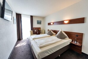 Twin Room, 2 Twin Beds | In-room safe, iron/ironing board, cribs/infant beds, free WiFi - Hotel Am Wall Soest (Soest)
