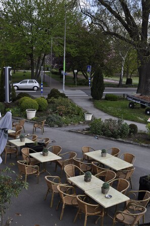 Lunch and dinner served, international cuisine - Hotel Am Wall Soest (Soest)