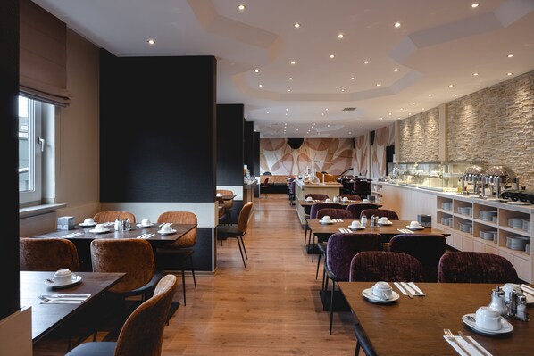 Colazione a buffet, servita tutte le mattine (15 EUR a persona) 