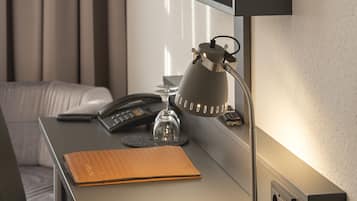 Business Double Room | Desk, laptop workspace, blackout drapes, soundproofing