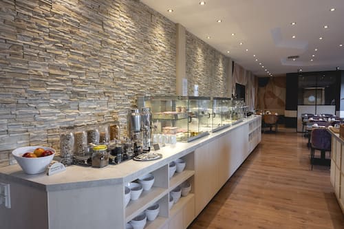 Tägliches Frühstücksbuffet gegen Gebühr