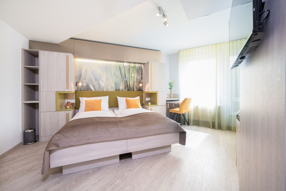 Doppelzimmer mit Zustellbett | Premium bedding, minibar, in-room safe, desk
