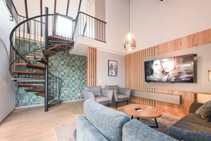 Loftsleilighet – city, byutsikt | Senger med Select Comfort-madrass, minibar, safe på rommet og skrivebord