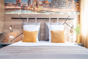 Kahden hengen standard-huone | 1 makuuhuone, Select Comfort -patjalliset sängyt, minibaari