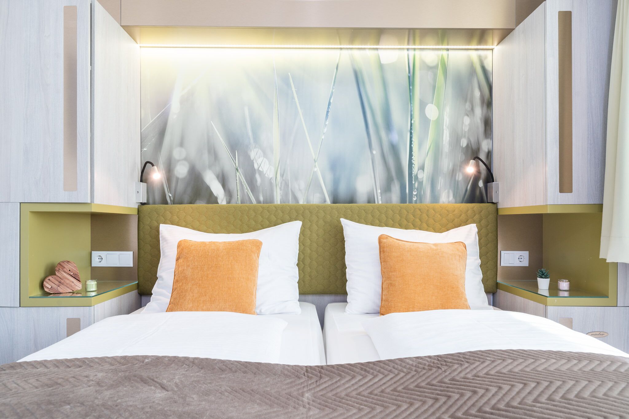 Twin kamer | Select Comfort-bedden, een minibar, een kluis op de kamer, een bureau