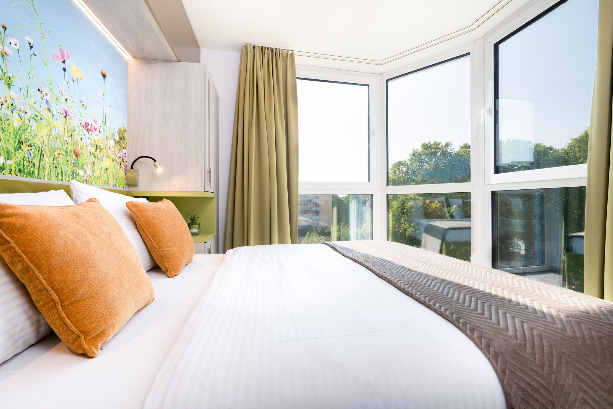 Select-Comfort-Betten, Minibar, Zimmersafe, Schreibtisch