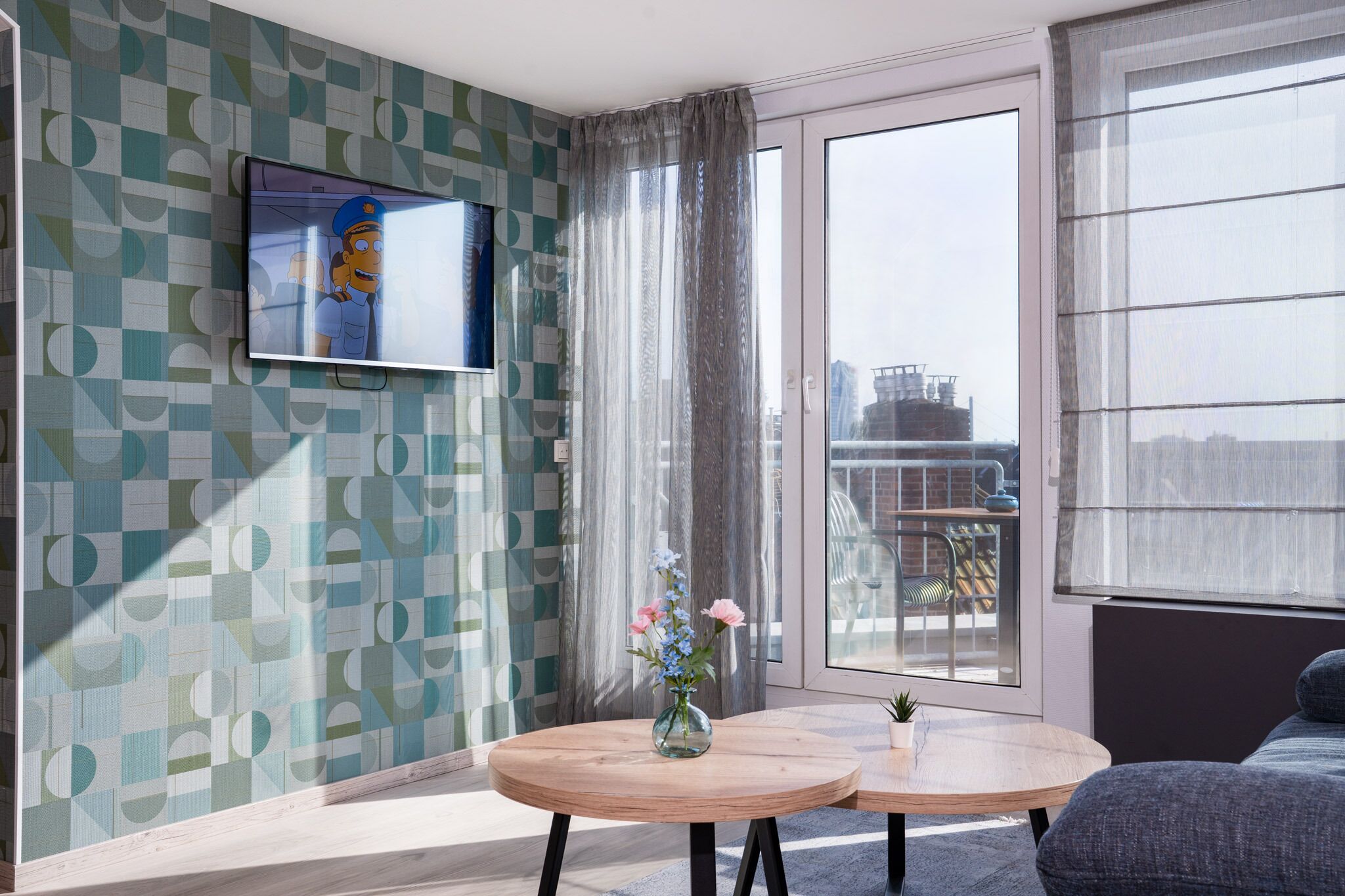 Camas Select Comfort, minibar y caja de seguridad en la habitación 