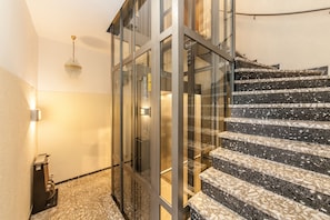 Staircase - Hotel Flora Düsseldorf (Düsseldorf)