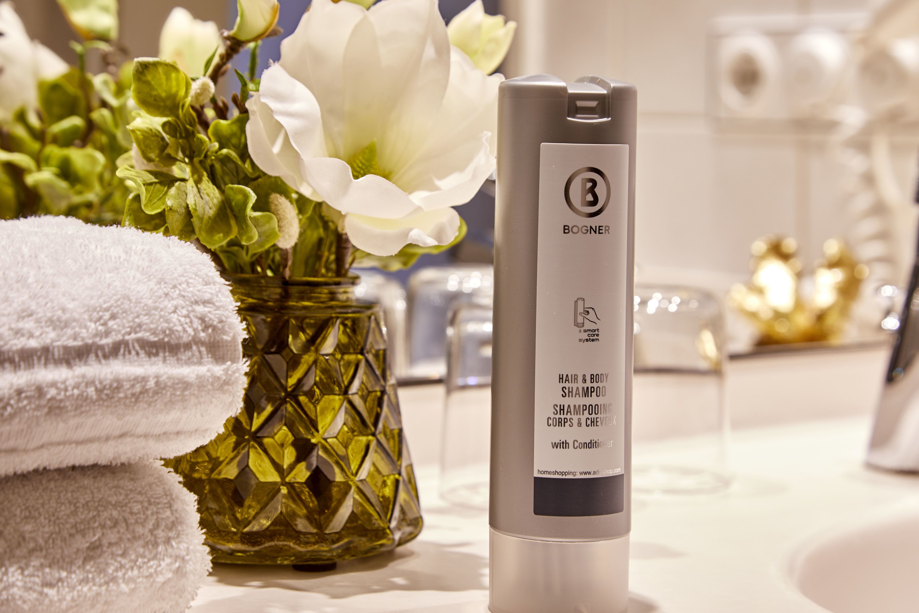 combined shower/bathtub, free toiletries, hair dryer, slippers