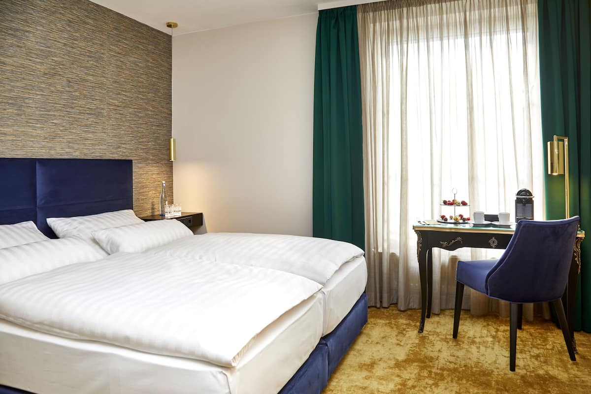 1 bedroom, hypo-allergenic bedding, minibar, in-room safe