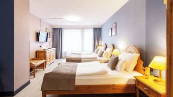 Standaard kamer, 3 eenpersoonsbedden | Luxe beddengoed, een kluis op de kamer, individueel gedecoreerd
