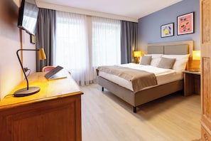 Premium bedding, in-room safe, individually decorated