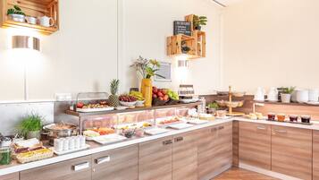 Free daily buffet breakfast