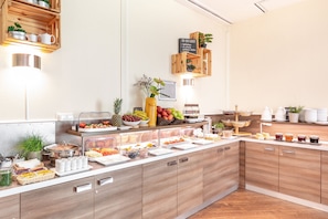 Buffet déjeuner gratuit tous les jours