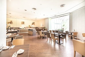 Buffet breakfast on weekends (EUR 17.00 per person)