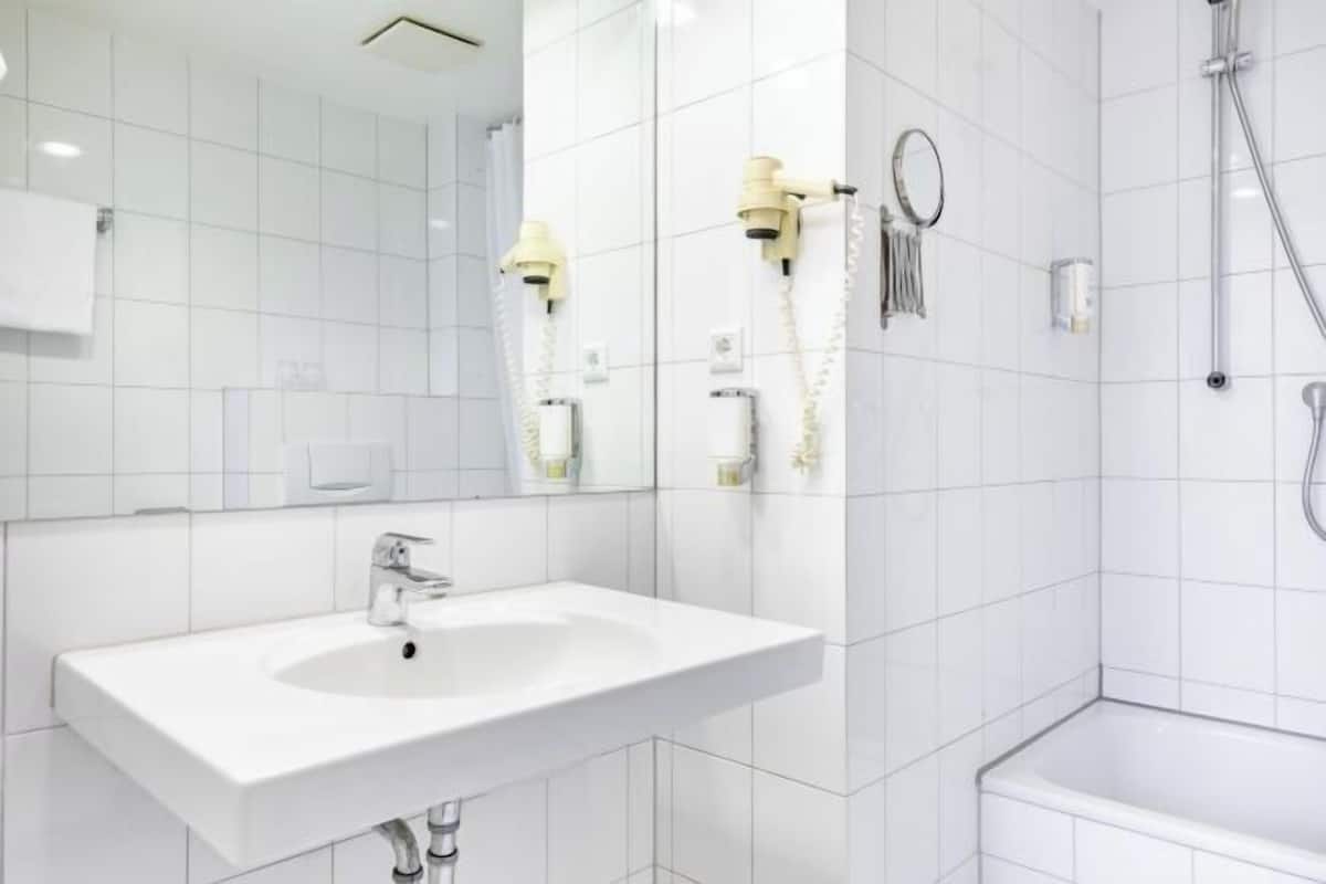Bathroom | Free toiletries, hair dryer, towels