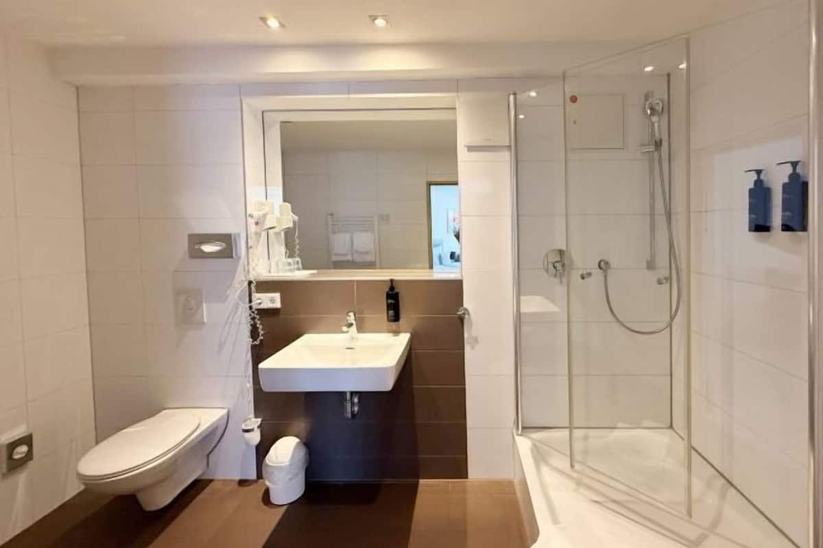 Bathroom | Free toiletries, hair dryer, towels